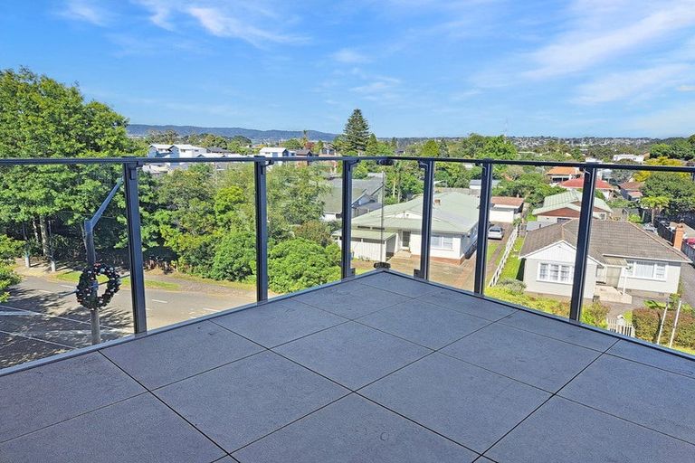 Photo of property in Bella Vista, 3b/84 Gunner Drive, Te Atatu Peninsula, Auckland, 0610
