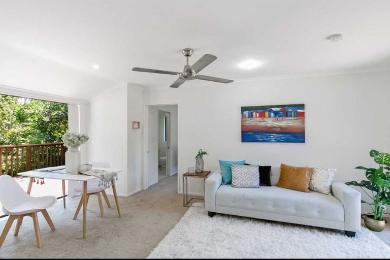 Photo of property in 52 Bluebird Crescent, Unsworth Heights, Auckland, 0632