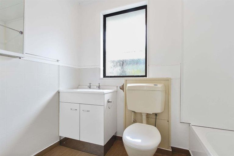 Photo of property in 15 Lilburn Crescent, Massey, Auckland, 0614