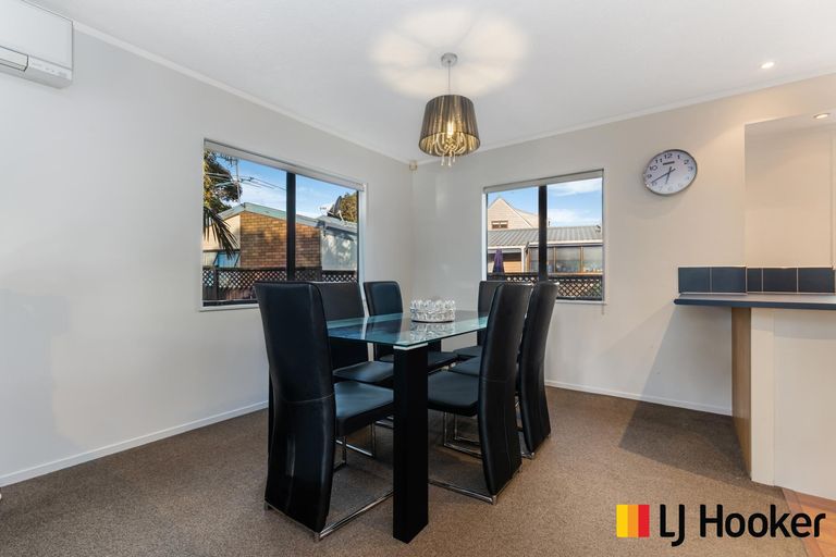 Photo of property in 18 Hadley Wood Drive, Wattle Downs, Auckland, 2103