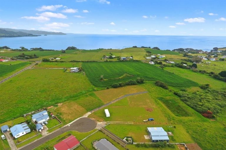 Photo of property in 24 Rawinia Place, Te Kaha, 3199