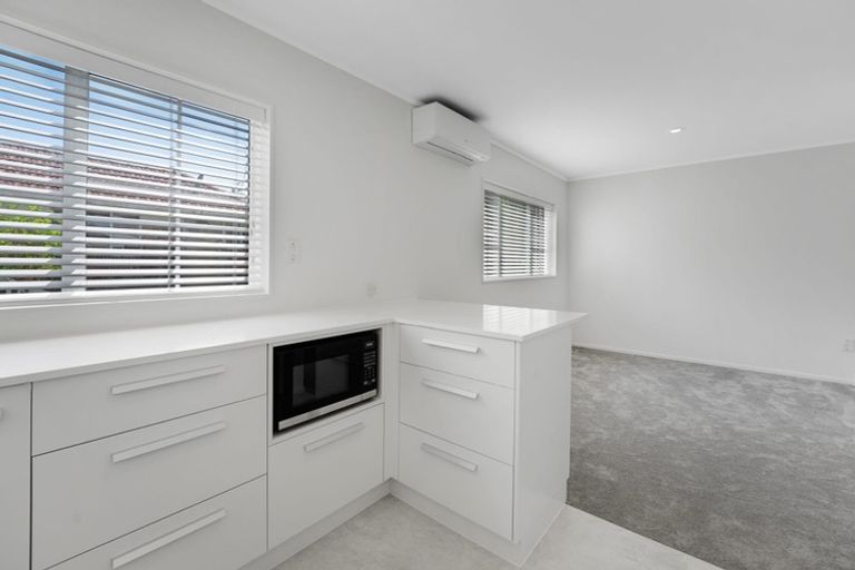 Photo of property in 2/2 Napoleon Avenue, Milford, Auckland, 0620