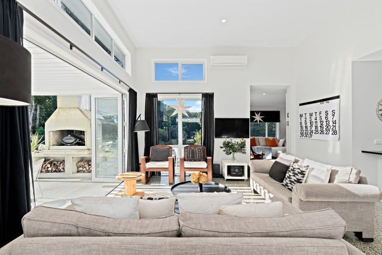 Photo of property in 32 Awanui Crescent, Matakana, 0985