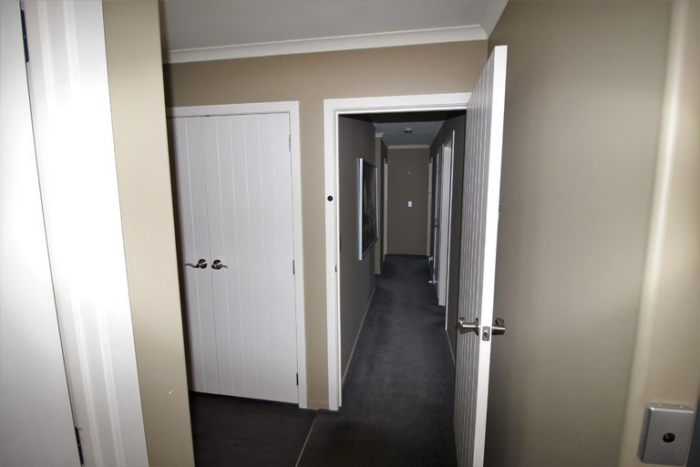 Photo of property in 8 Walnut Grove, Alexandra, 9320