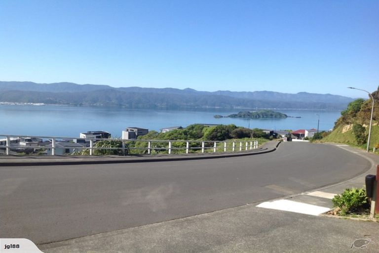Photo of property in 36b Tamworth Crescent, Newlands, Wellington, 6037