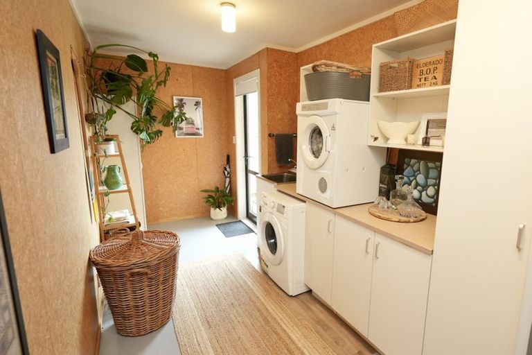 Photo of property in 16 Chestnut Close, Kelvin Grove, Palmerston North, 4414