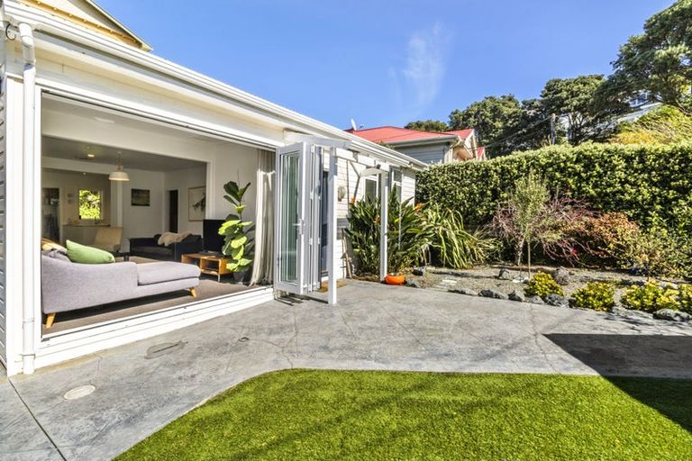 Photo of property in 21 Beach Street, Island Bay, Wellington, 6023