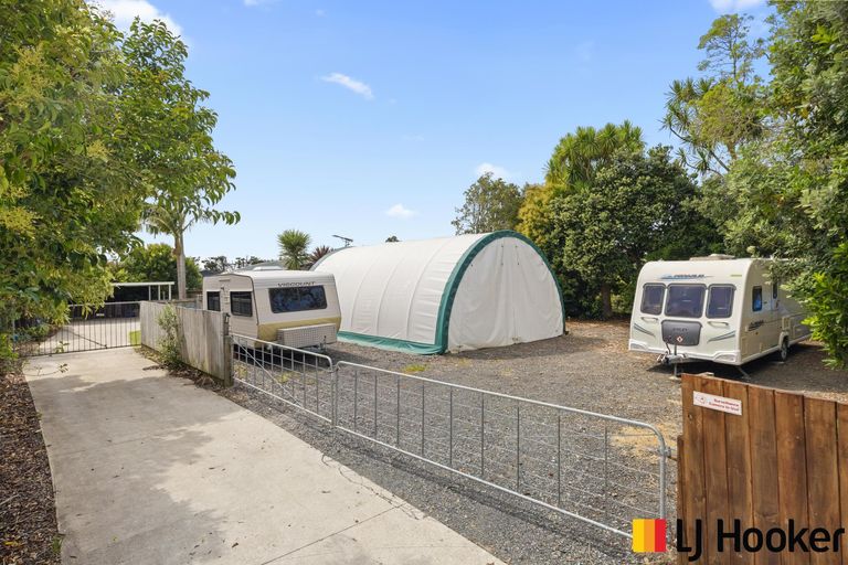 Photo of property in 11 Second Avenue, Glenbrook, Waiuku, 2681