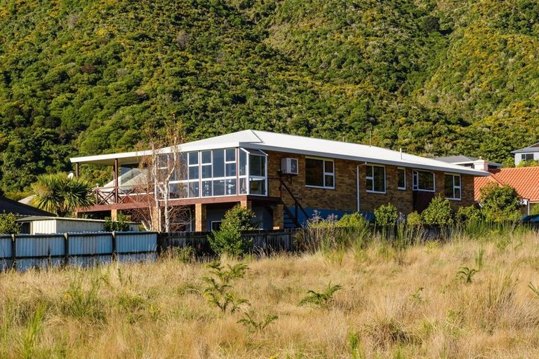 Photo of property in 12 Matai Place, Waikawa, Picton, 7220
