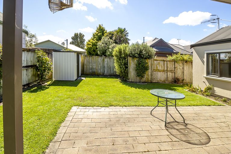 Photo of property in 27 Pirie Street, Palmerston North, 4410