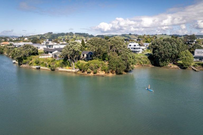 Photo of property in 33 Nihinihi Avenue, Raglan, 3225