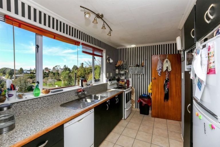 Photo of property in 235 Frankley Road, Frankleigh Park, New Plymouth, 4310