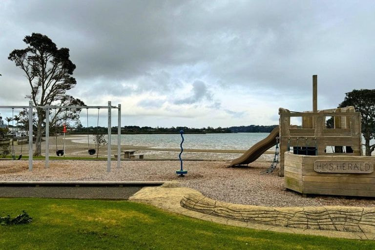 Photo of property in 94 Ferry Parade, Herald Island, Auckland, 0618