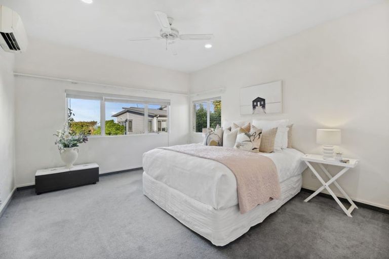 Photo of property in 27c Heathcote Road, Castor Bay, Auckland, 0620