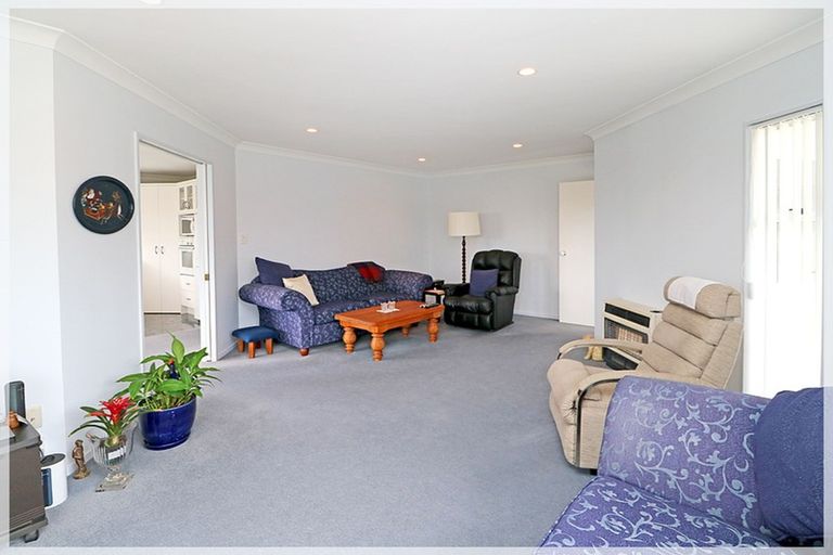 Photo of property in 2 Meretini Place, Foxton, 4814