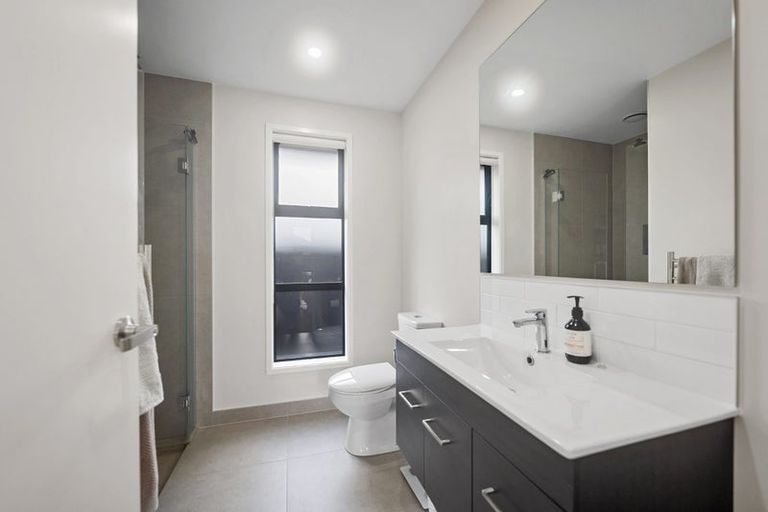 Photo of property in 12 Porokaiwhiri Avenue, Helensville, 0800