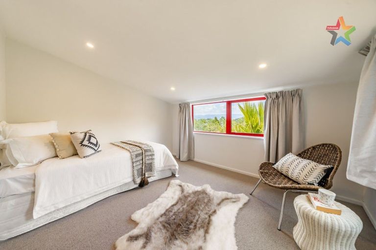 Photo of property in 6 Sarah Way, Crofton Downs, Wellington, 6035