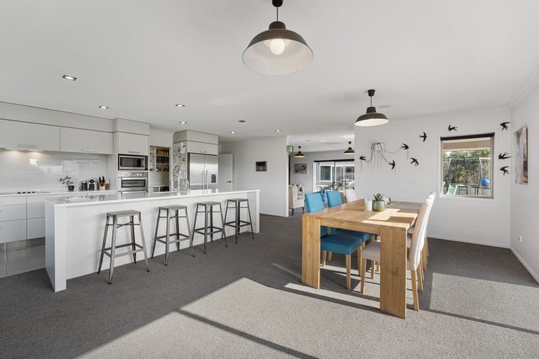 Photo of property in 7 Settlers Close, Whalers Gate, New Plymouth, 4310