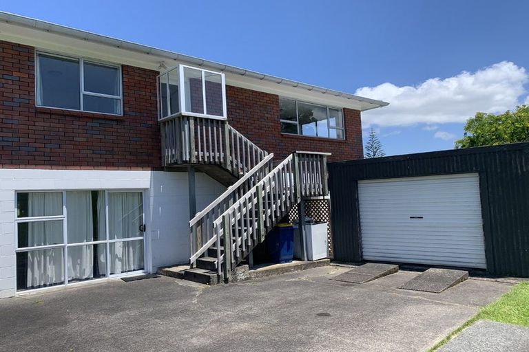 Photo of property in 10 Ciprian Place, Henderson, Auckland, 0612