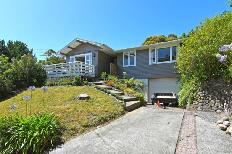 Photo of property in 11 Winchester Avenue, Pinehaven, Upper Hutt, 5019