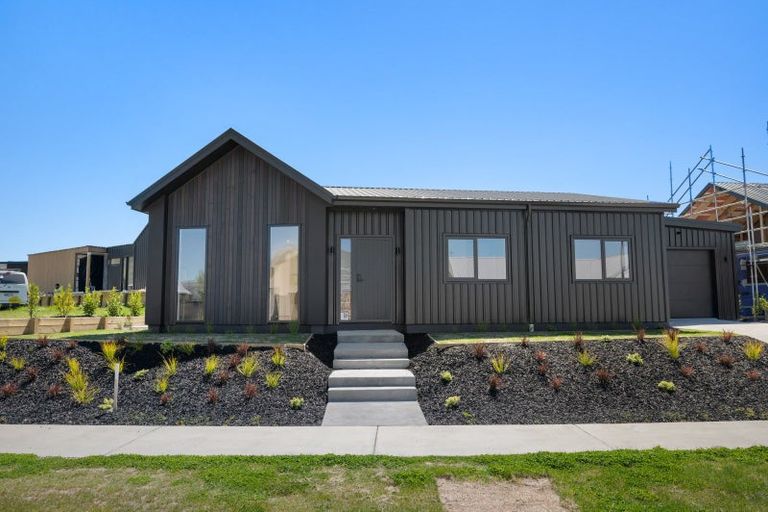 Photo of property in 3 Simpson Crescent, Wanaka, 9305