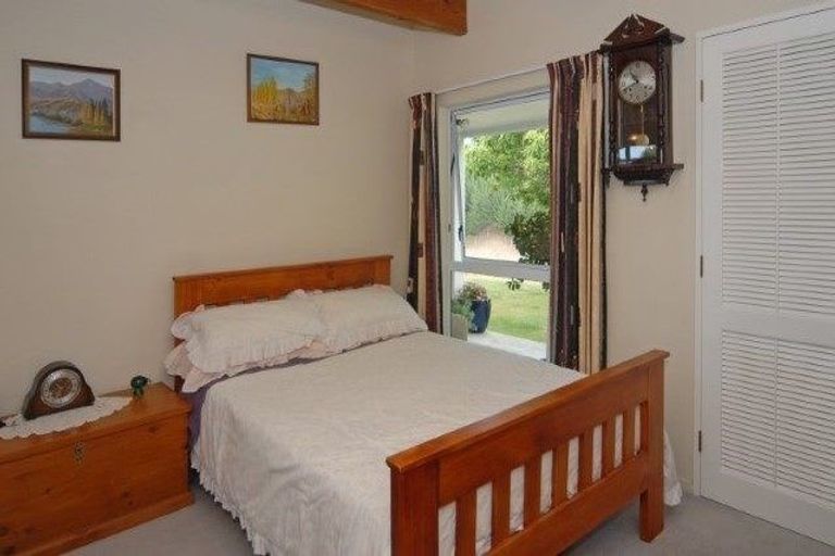 Photo of property in 55 Oak Road, Poraiti, Napier, 4112