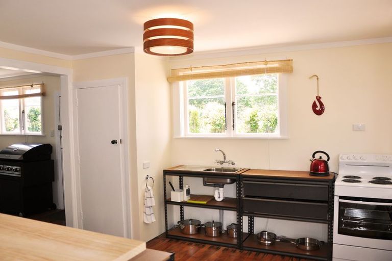 Photo of property in 23 Cumberland Street, Leigh, 0985