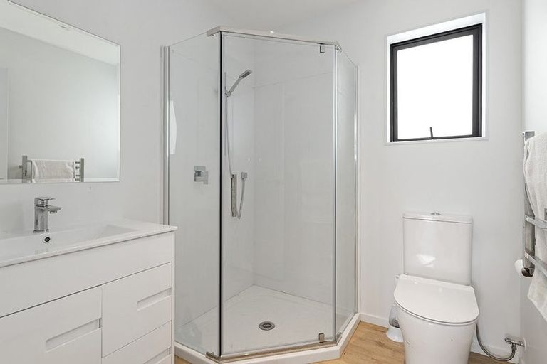 Photo of property in 16 Taupata Lane, Helensville, 0800