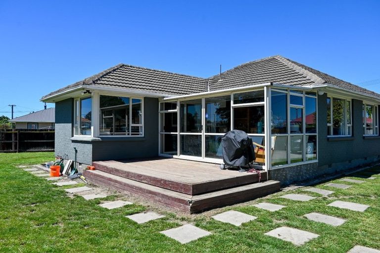 Photo of property in 21 Wildwood Avenue, Wainoni, Christchurch, 8061