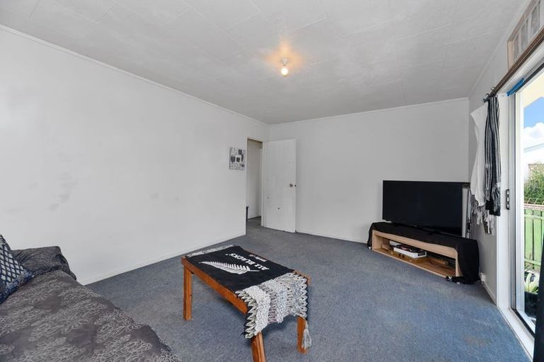 Photo of property in 5 Edgware Road, West Harbour, Auckland, 0618