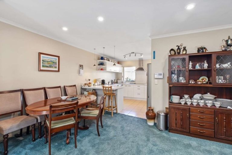 Photo of property in 74 Wairere Road, The Gardens, Auckland, 2105