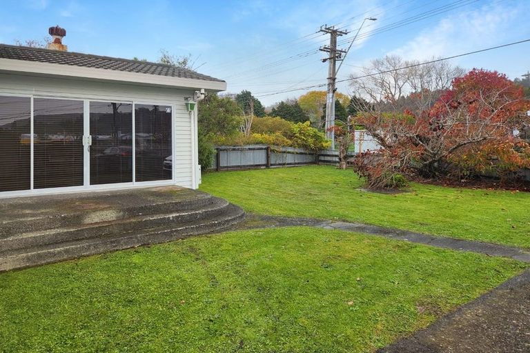 Photo of property in 215 Stokes Valley Road, Stokes Valley, Lower Hutt, 5019