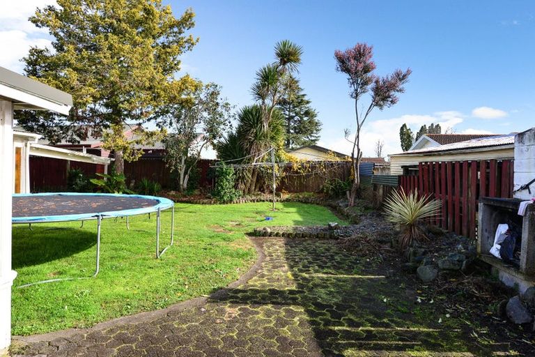 Photo of property in 299 Shakespeare Street, Leamington, Cambridge, 3432