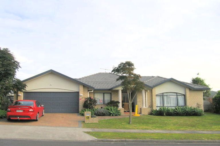 Photo of property in 11 Kilsyth Way, East Tamaki Heights, Auckland, 2016