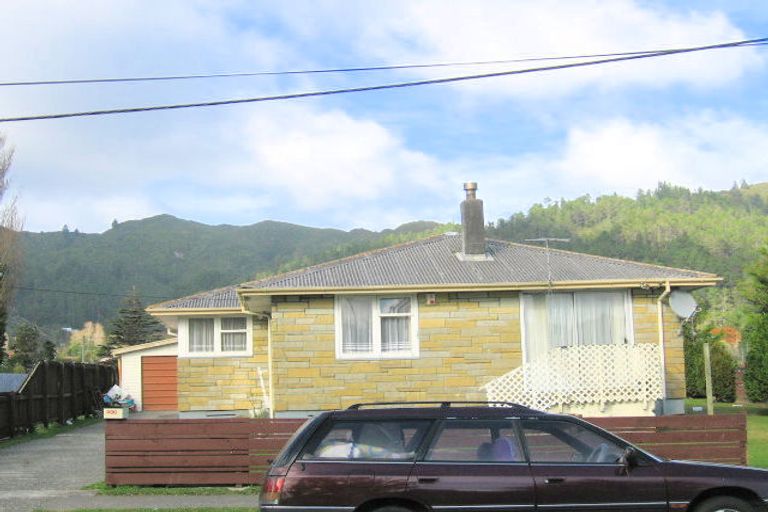 Photo of property in 400 George Street, Stokes Valley, Lower Hutt, 5019