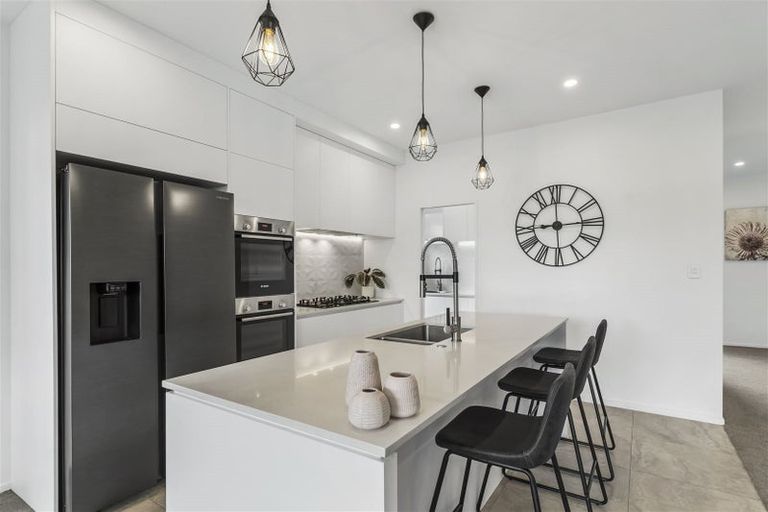 Photo of property in 10 Huaota Place, Botany Downs, Auckland, 2010