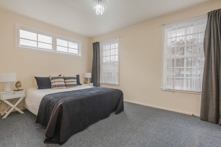 Photo of property in 1 Wairau Place, Kelvin Grove, Palmerston North, 4414