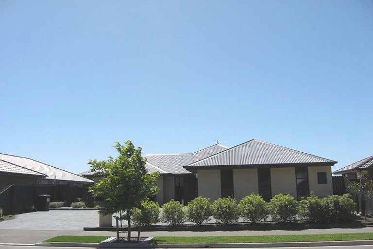 Photo of property in 34 Pohutukawa Crescent, Parklands, Christchurch, 8083