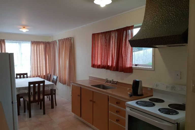 Photo of property in 18 St Catherine Crescent, West Harbour, Auckland, 0618