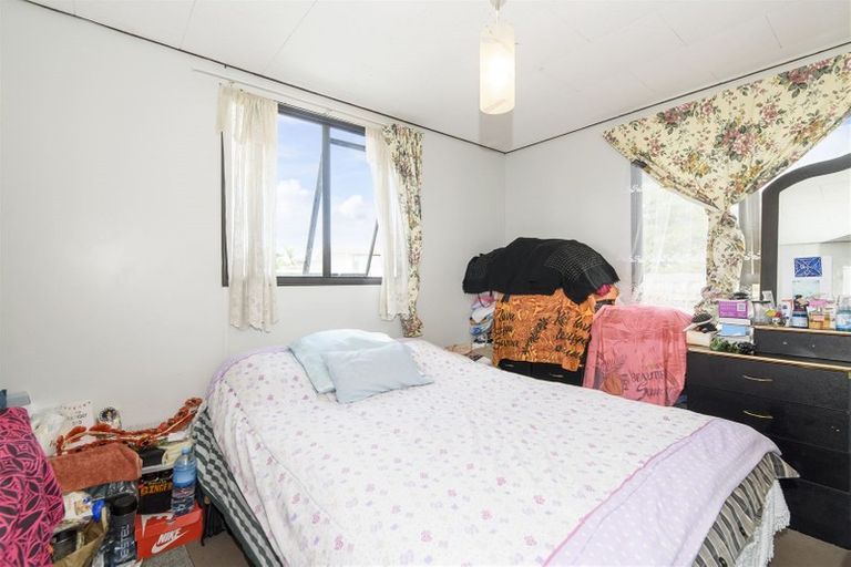Photo of property in 1/12 Cameron Place, Ranui, Auckland, 0612