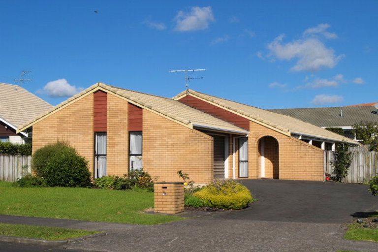 Photo of property in 6 West Fairway, Golflands, Auckland, 2013