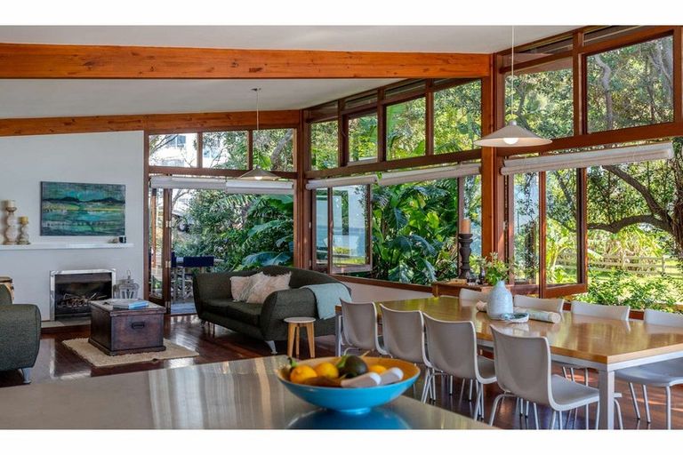 Photo of property in 135 Long Beach Road, Russell, 0202