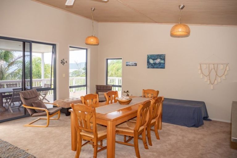 Photo of property in 44 Heretaunga Crescent, Cable Bay, 0420