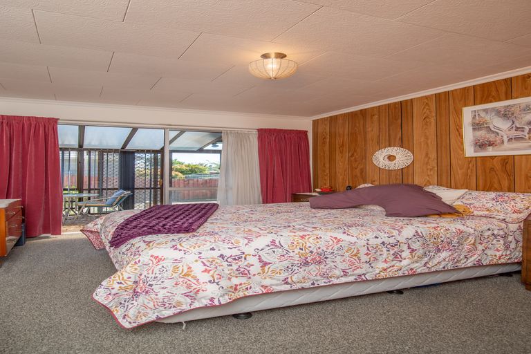 Photo of property in 2/264 Main North Road, Redwood, Christchurch, 8051