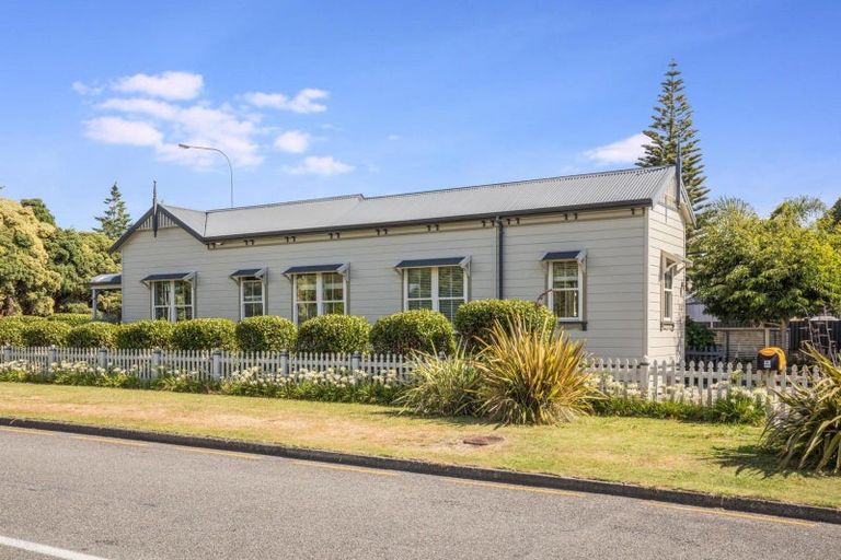 Photo of property in 2 Martin Street, Waikanae, 5036