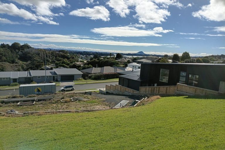 Photo of property in 77 Oteki Park Drive, Welcome Bay, Tauranga, 3112
