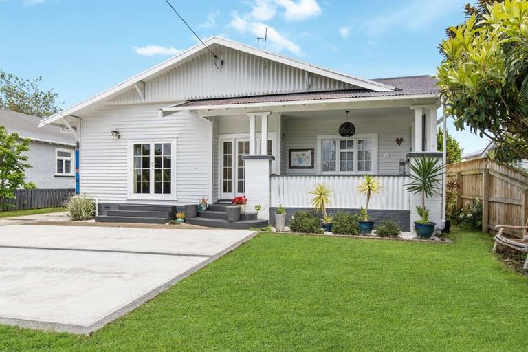 Photo of property in 35 Grey Street, College Estate, Whanganui, 4500