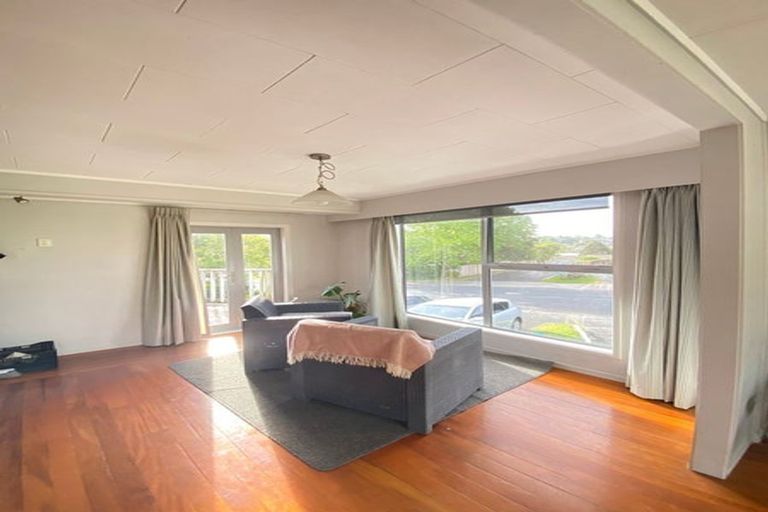 Photo of property in 9 Cockayne Crescent, Sunnynook, Auckland, 0620