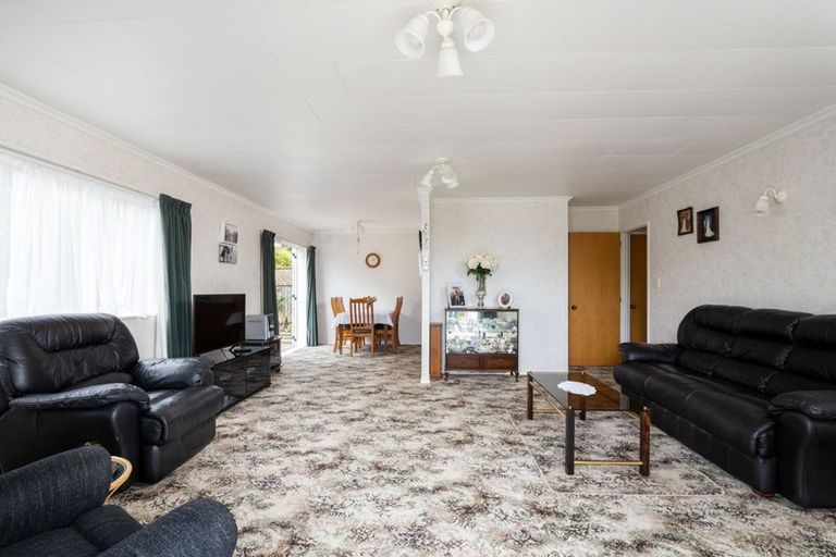 Photo of property in 68 Riversdale Drive, Merrilands, New Plymouth, 4312