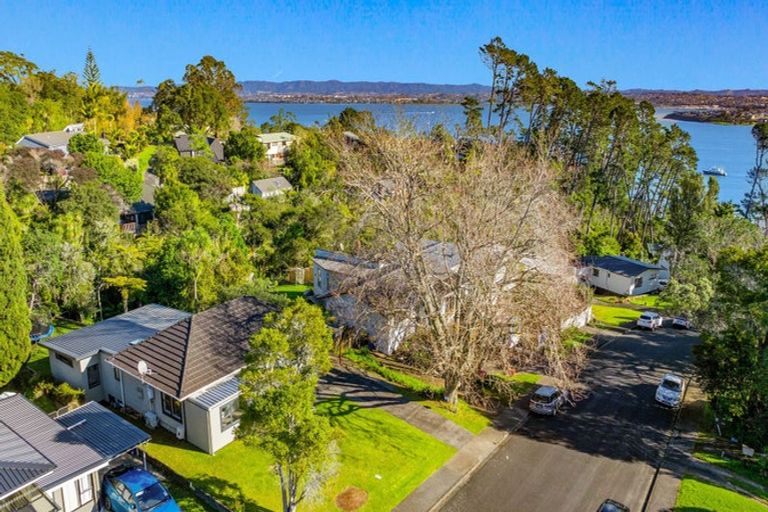 Photo of property in 14 Rosecamp Road, Beach Haven, Auckland, 0626